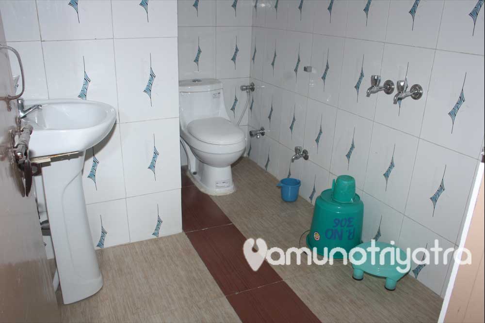 budget hotels in Yamunotri near janki chatti